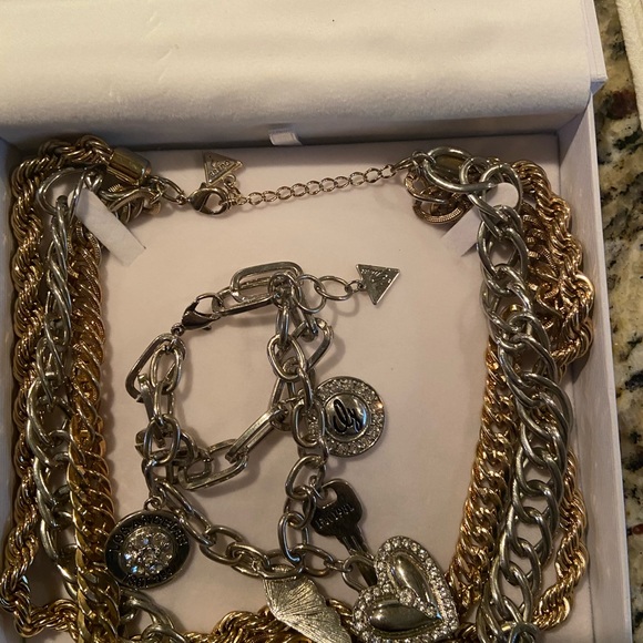 Guess layered necklace with chunky link chains.. and a Guess charm bracelet (2) - Picture 14 of 16